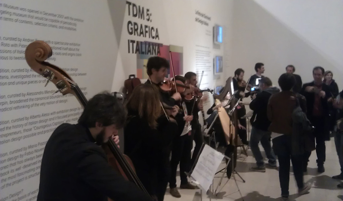 Performance musical en la inauguración de TDM5: graffica italiana