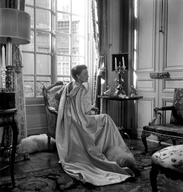 Fig. 2: Condesa Mona Von Bismarck de Cristóbal Balenciaga, 1968